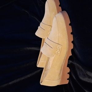 NWOB VIONIC Sandra II Suede Sand Loafer